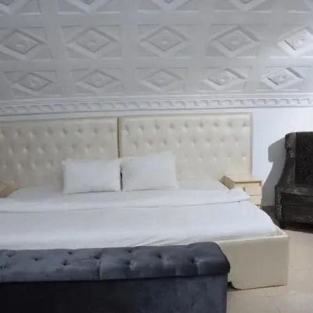 Room In Lodge - Ambience Hotels Abujahome For Leisure And Business Travellers Εξωτερικό φωτογραφία