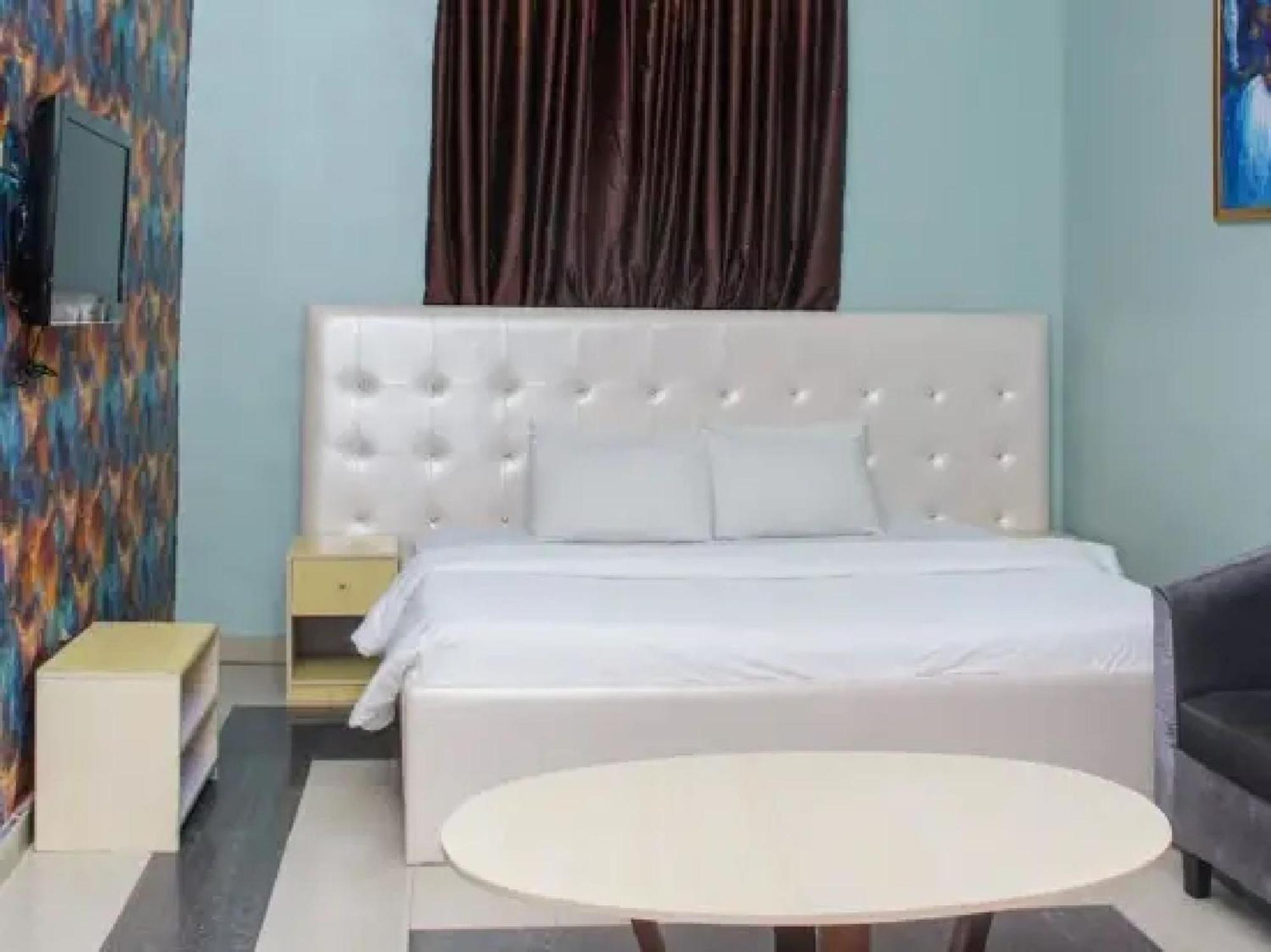 Room In Lodge - Ambience Hotels Abujahome For Leisure And Business Travellers Εξωτερικό φωτογραφία